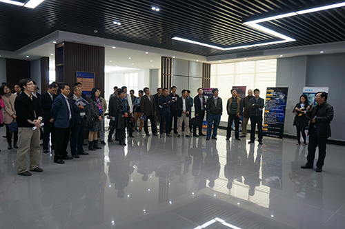 全市专业镇创新服务平台建设工作会议在横沥镇召开—市领导莅临我司参观指导(图3) 全市专业镇创新服务平台建设工作会议在横沥镇召开—市领导莅临我司参观指导(图3)